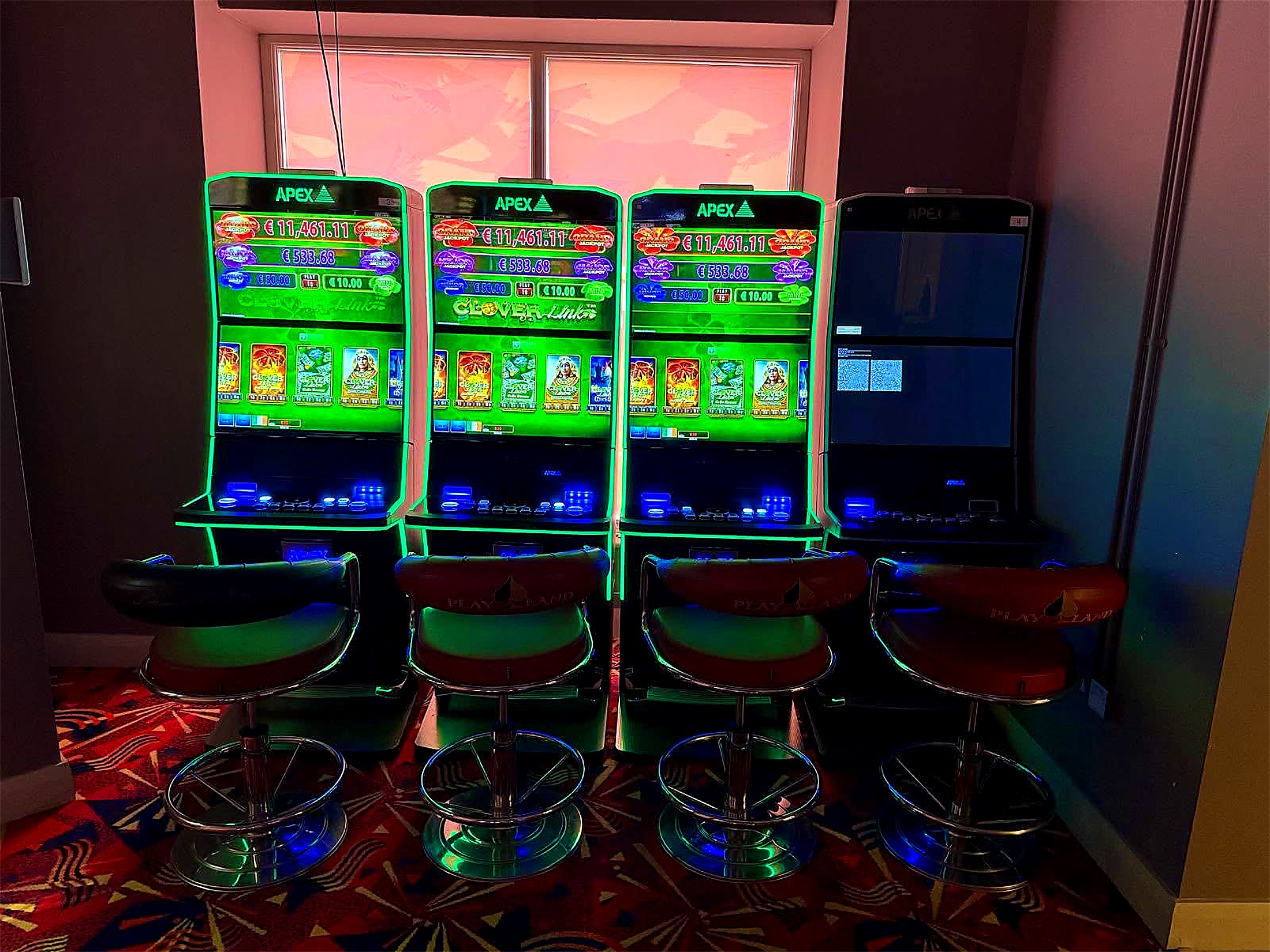 The window bay with Play Island seats